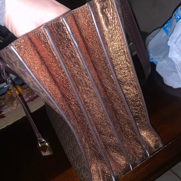 Michael Kors purse - Picture 3 of 5